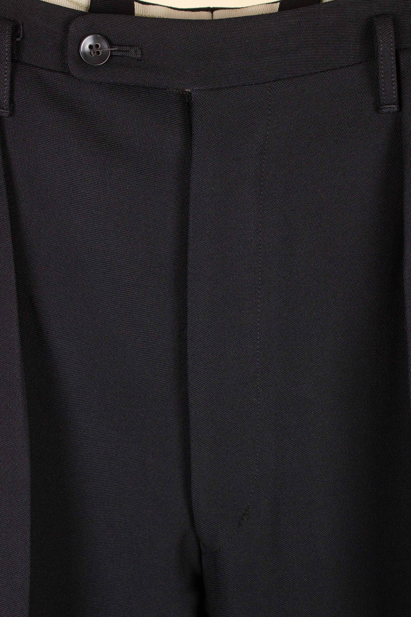 SWEDISH 1950S BLACK TWO PIECE SINGLE BREASTED SUIT, MAKER UNKNOWN. SIZE CA EU 56