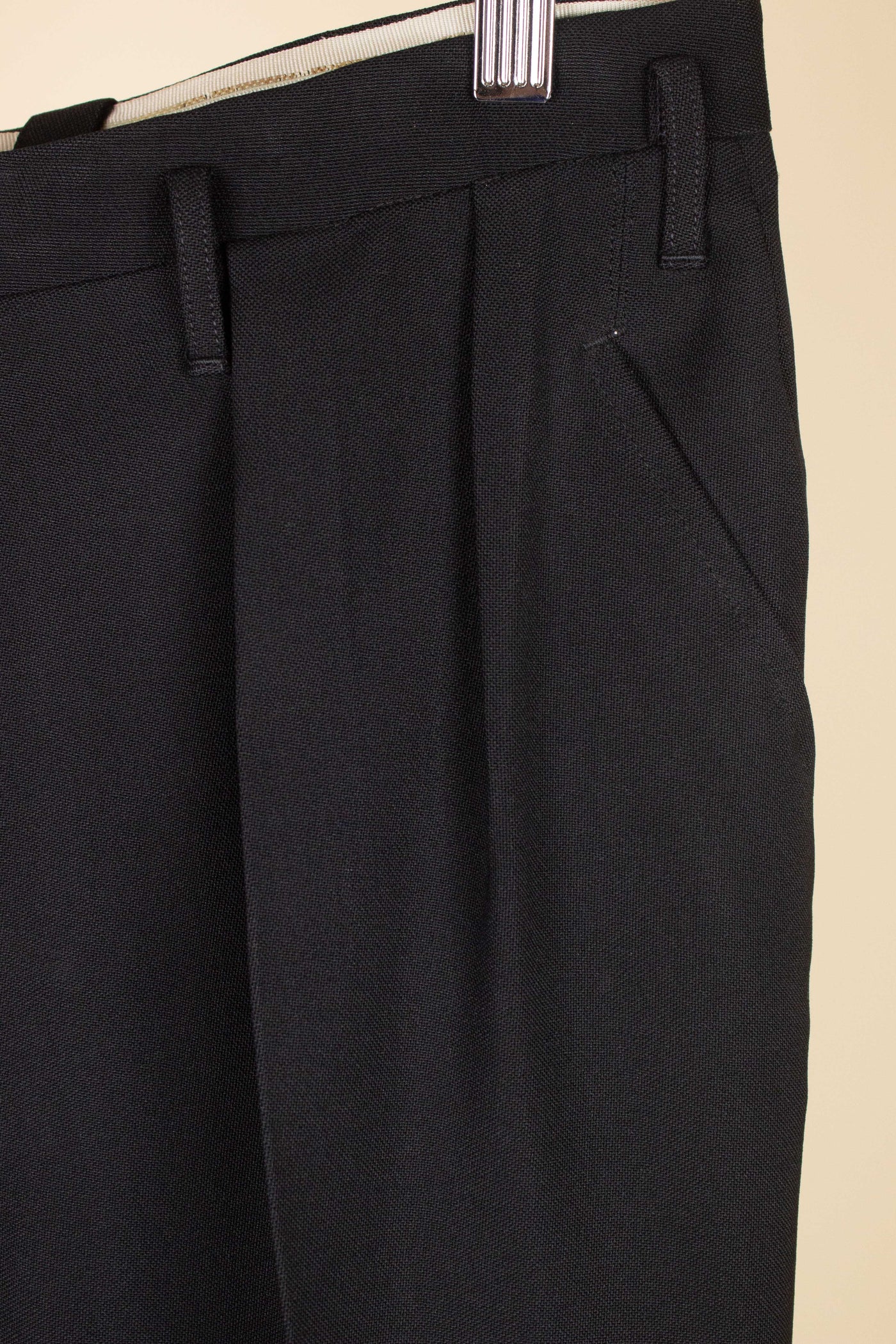 SWEDISH 1950S BLACK TWO PIECE SINGLE BREASTED SUIT, MAKER UNKNOWN. SIZE CA EU 56