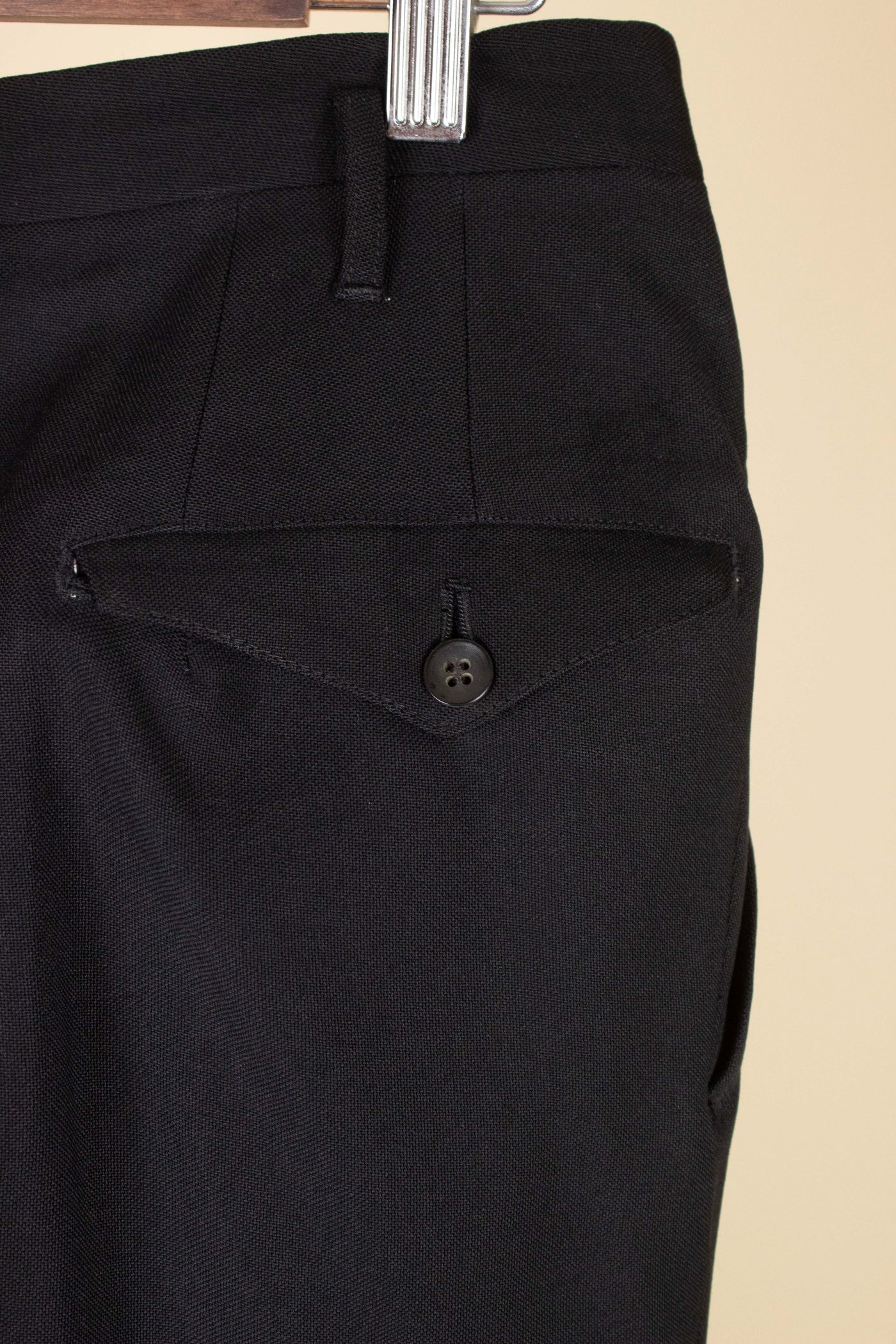 SWEDISH 1950S BLACK TWO PIECE SINGLE BREASTED SUIT, MAKER UNKNOWN. SIZE CA EU 56