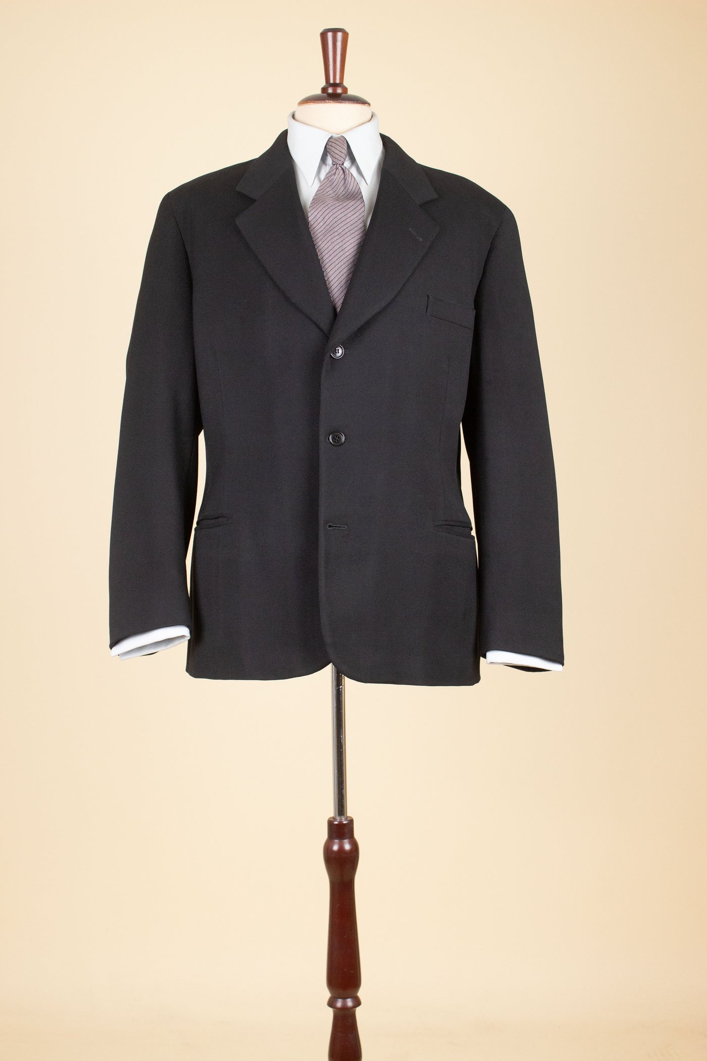 SWEDISH 1950S BLACK TWO PIECE SINGLE BREASTED SUIT, MAKER UNKNOWN. SIZE CA EU 56
