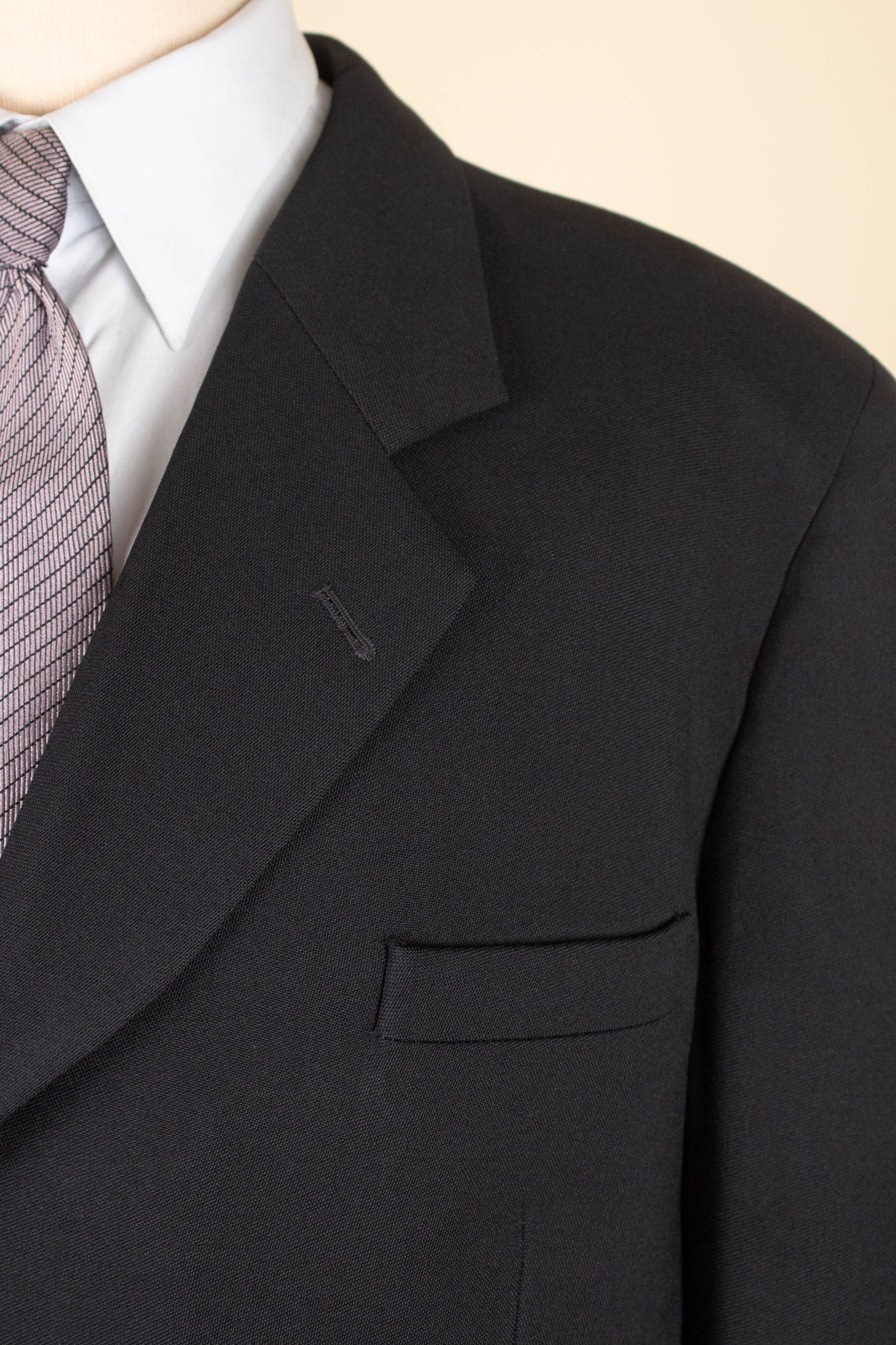 SWEDISH 1950S BLACK TWO PIECE SINGLE BREASTED SUIT, MAKER UNKNOWN. SIZE CA EU 56