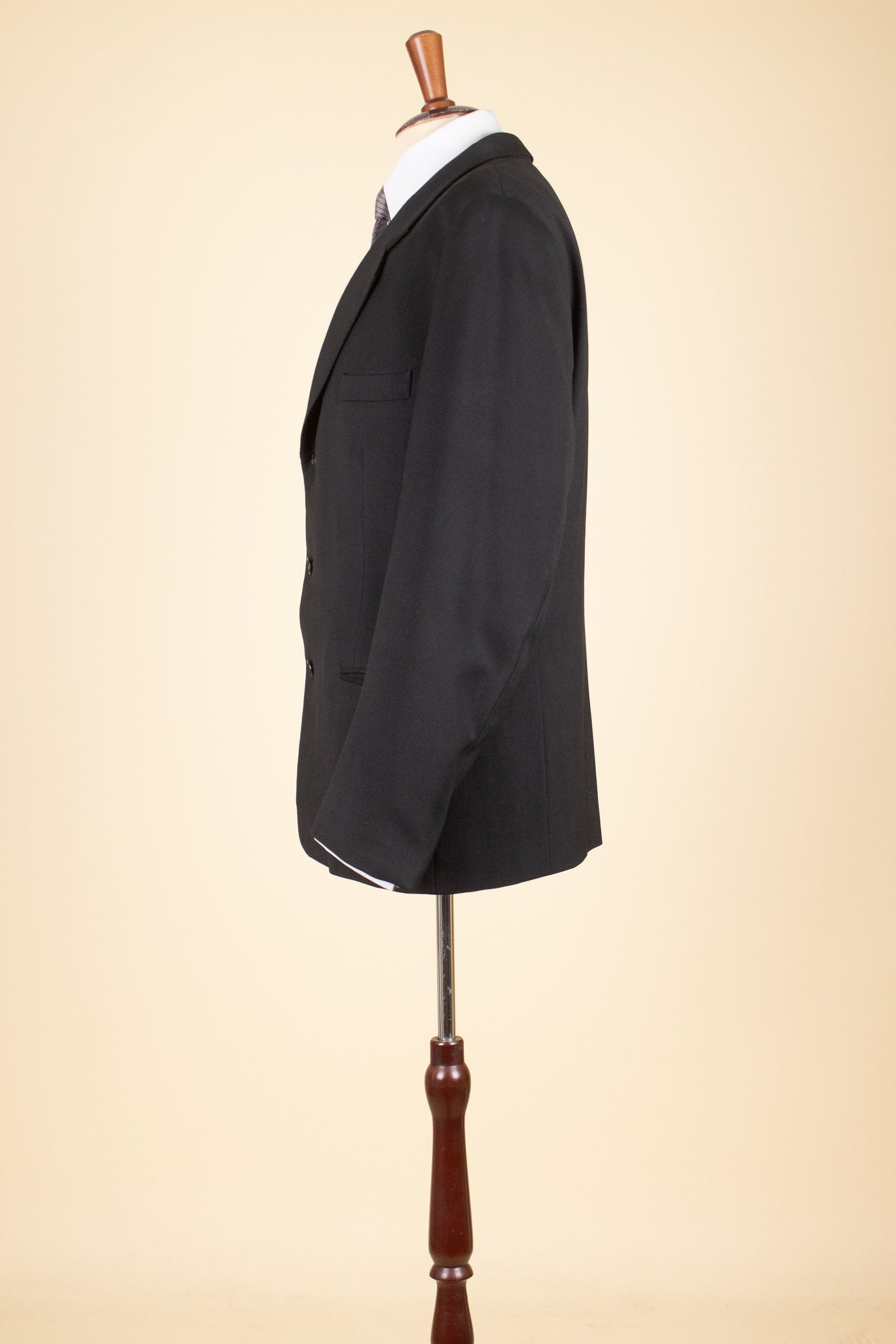 SWEDISH 1950S BLACK TWO PIECE SINGLE BREASTED SUIT, MAKER UNKNOWN. SIZE CA EU 56