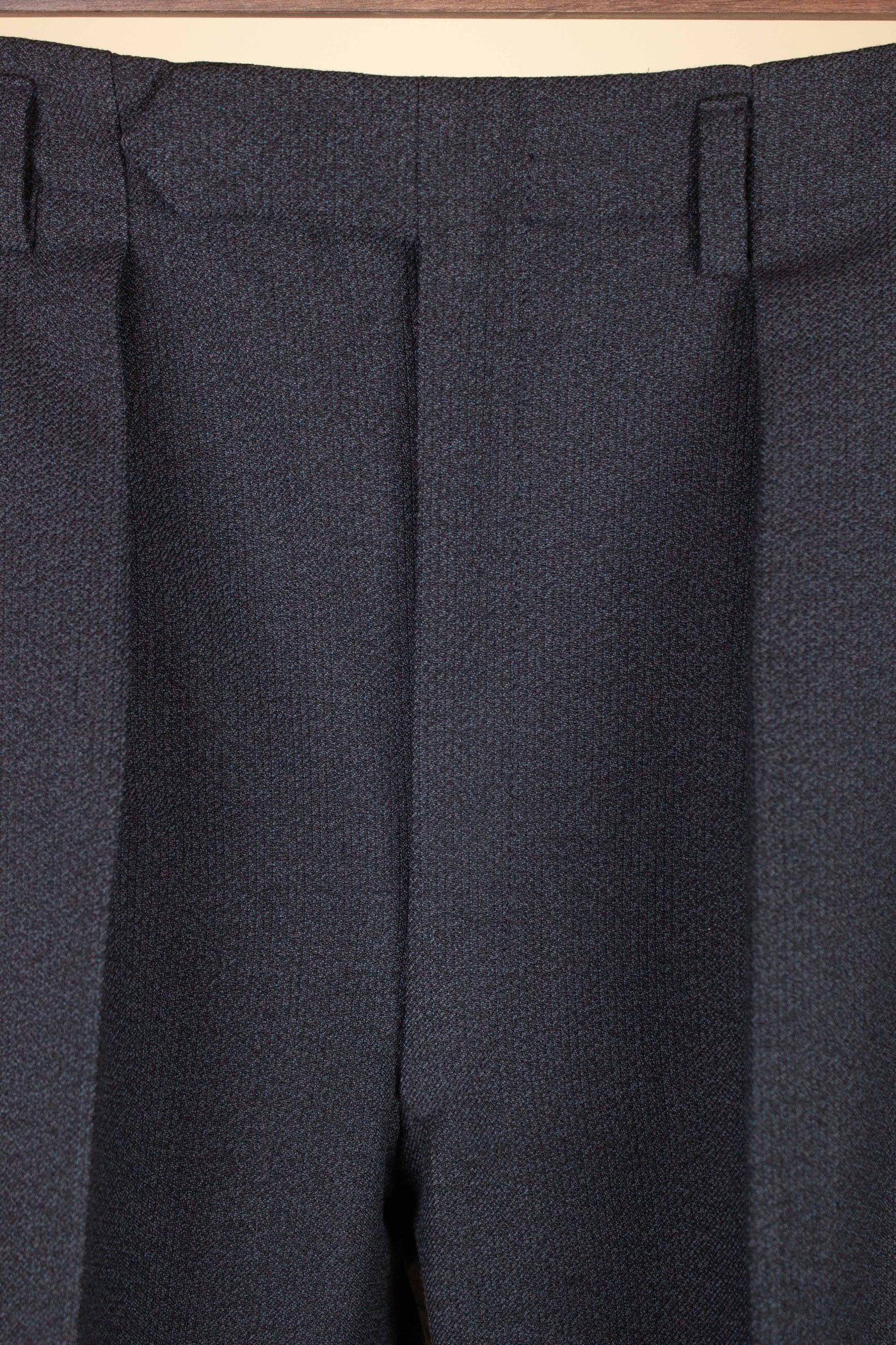 SWEDISH 1950S GREY TWO PIECE SINGLE BREASTED SUIT BY KABOM. SIZE CA EU 50