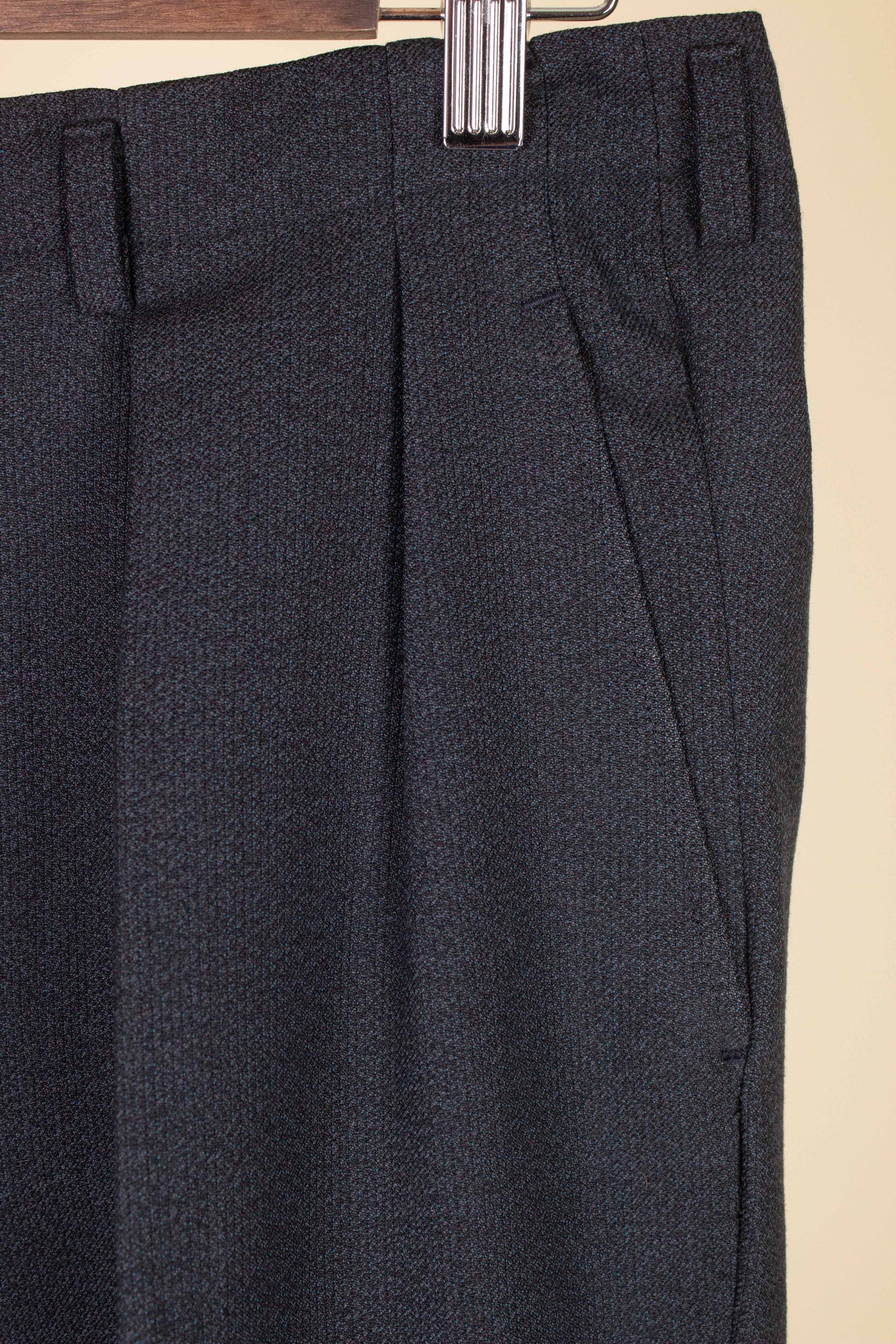 SWEDISH 1950S GREY TWO PIECE SINGLE BREASTED SUIT BY KABOM. SIZE CA EU 50