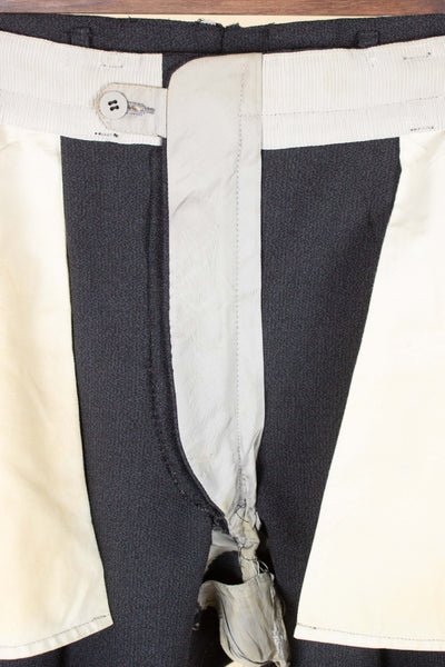 SWEDISH 1950S GREY TWO PIECE SINGLE BREASTED SUIT BY KABOM. SIZE CA EU 50
