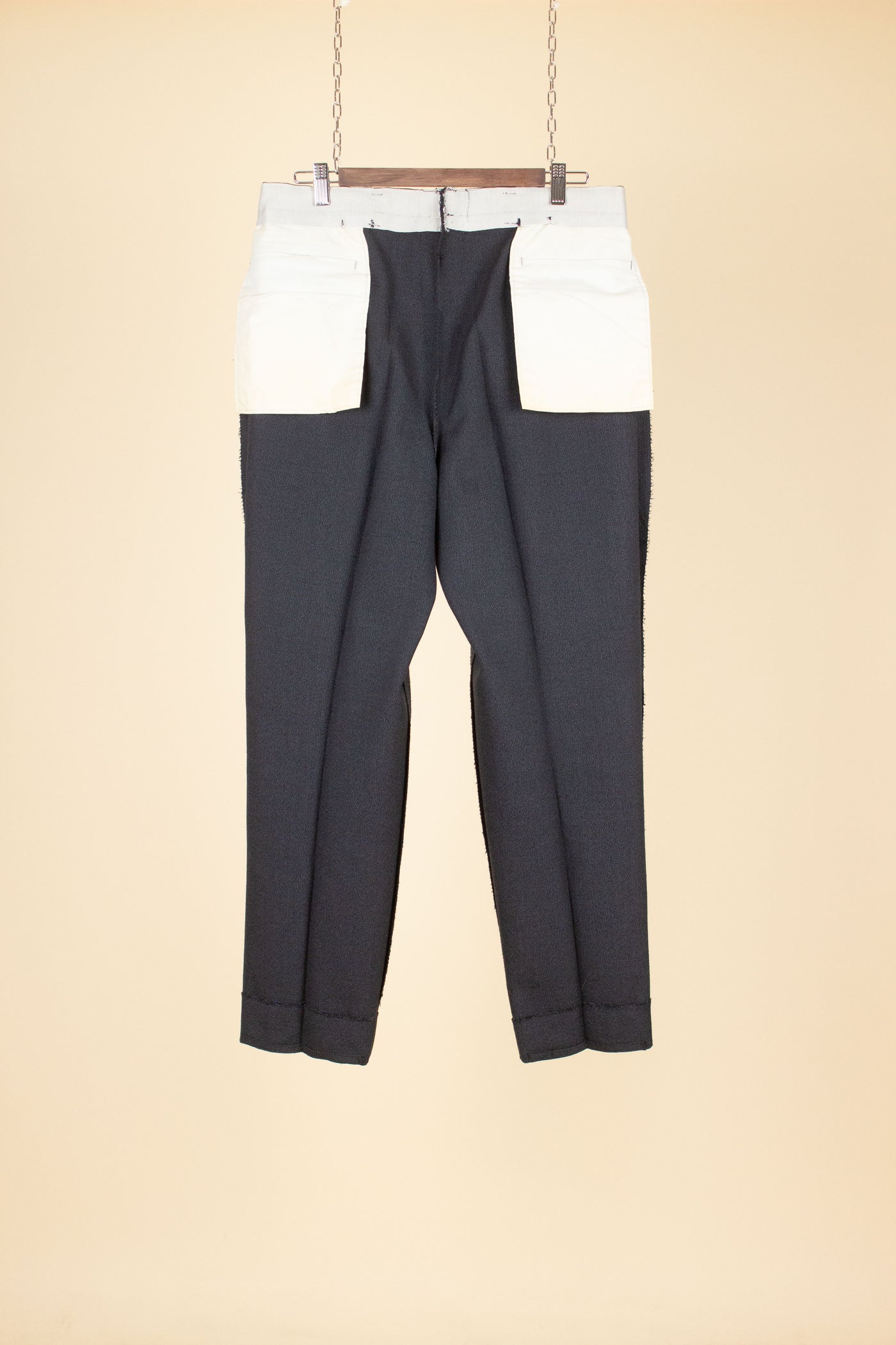 SWEDISH 1950S GREY TWO PIECE SINGLE BREASTED SUIT BY KABOM. SIZE CA EU 50