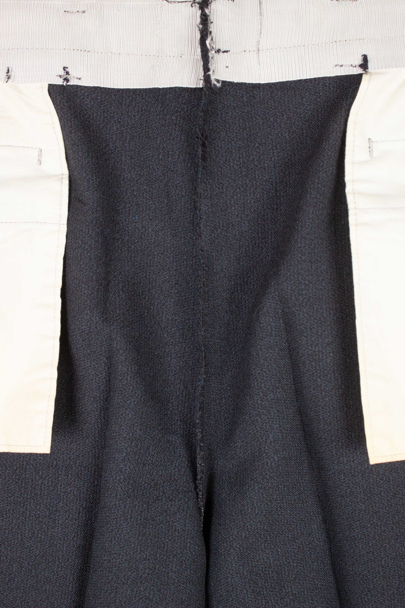SWEDISH 1950S GREY TWO PIECE SINGLE BREASTED SUIT BY KABOM. SIZE CA EU 50