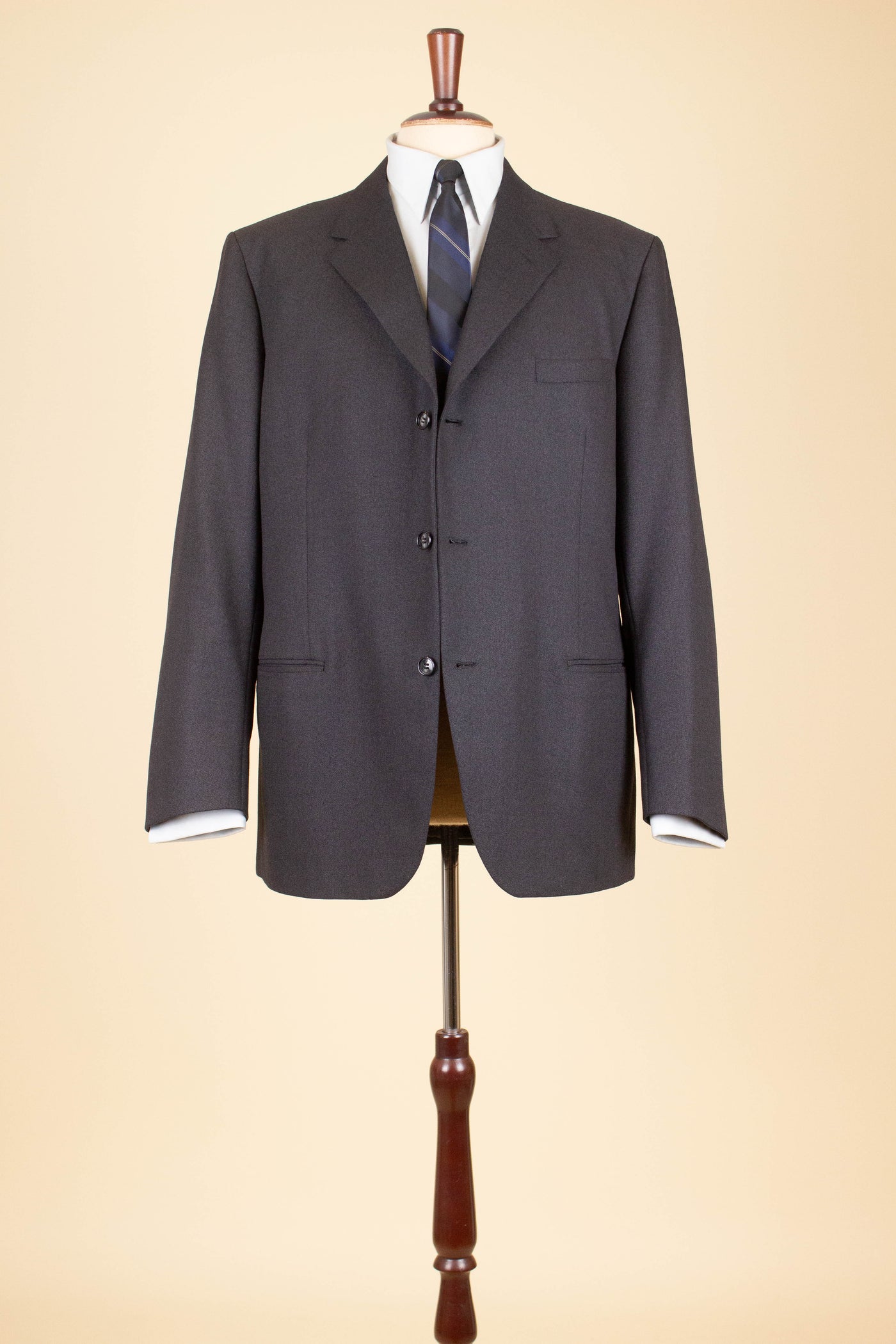 SWEDISH 1960S GREY TWO PIECE SINGLE BREASTED SUIT BY SIR. SIZE CA EU 54