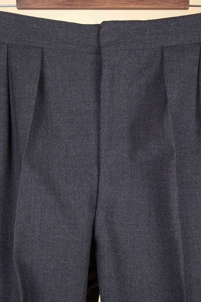 BRITISH 1961 DARK GREY TWO PIECE SINGLE BREASTED SUIT BY ANDERSON & SHEPPARD. SIZE CA EU 48