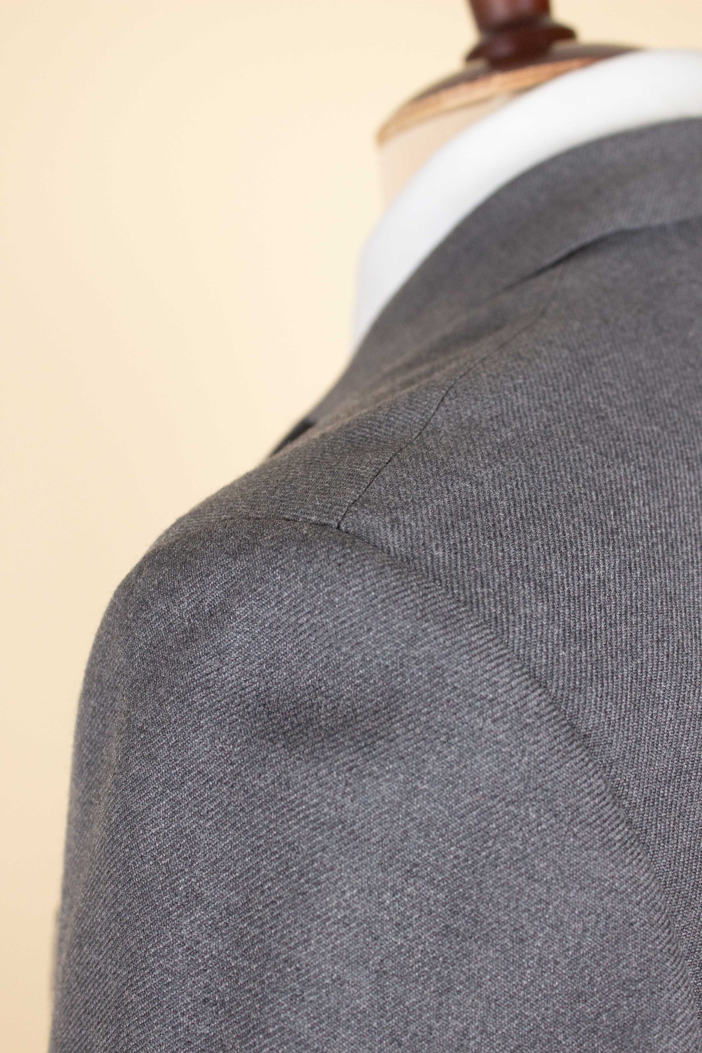 SWEDISH 1950S DEADSTOCK TWO PIECE SINGLE BREASTED MID GREY SUIT BY TEDDER. SIZE CA EU 44