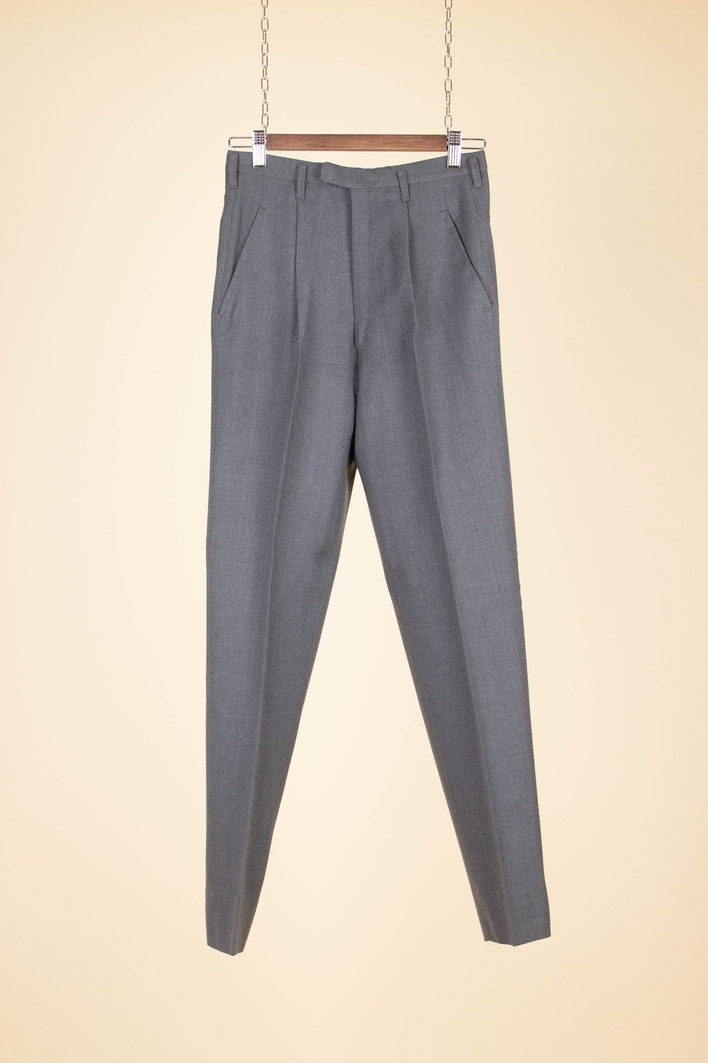 SWEDISH 1950S DEADSTOCK TWO PIECE SINGLE BREASTED MID GREY SUIT BY TEDDER. SIZE CA EU 44