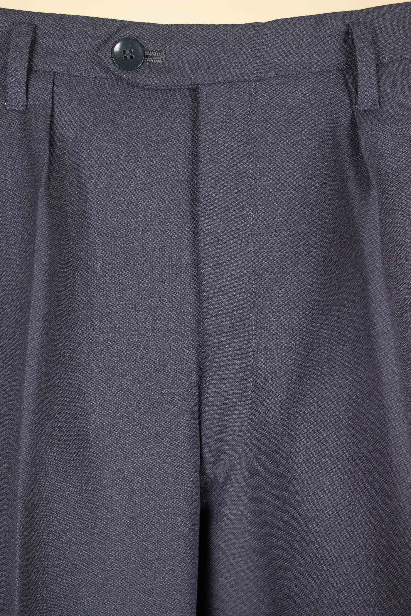 SWEDISH 1950S DEADSTOCK MID GREY TWO PIECE SINGLE BREASTED SUIT BY GULLMAN. SIZE CA EU 44