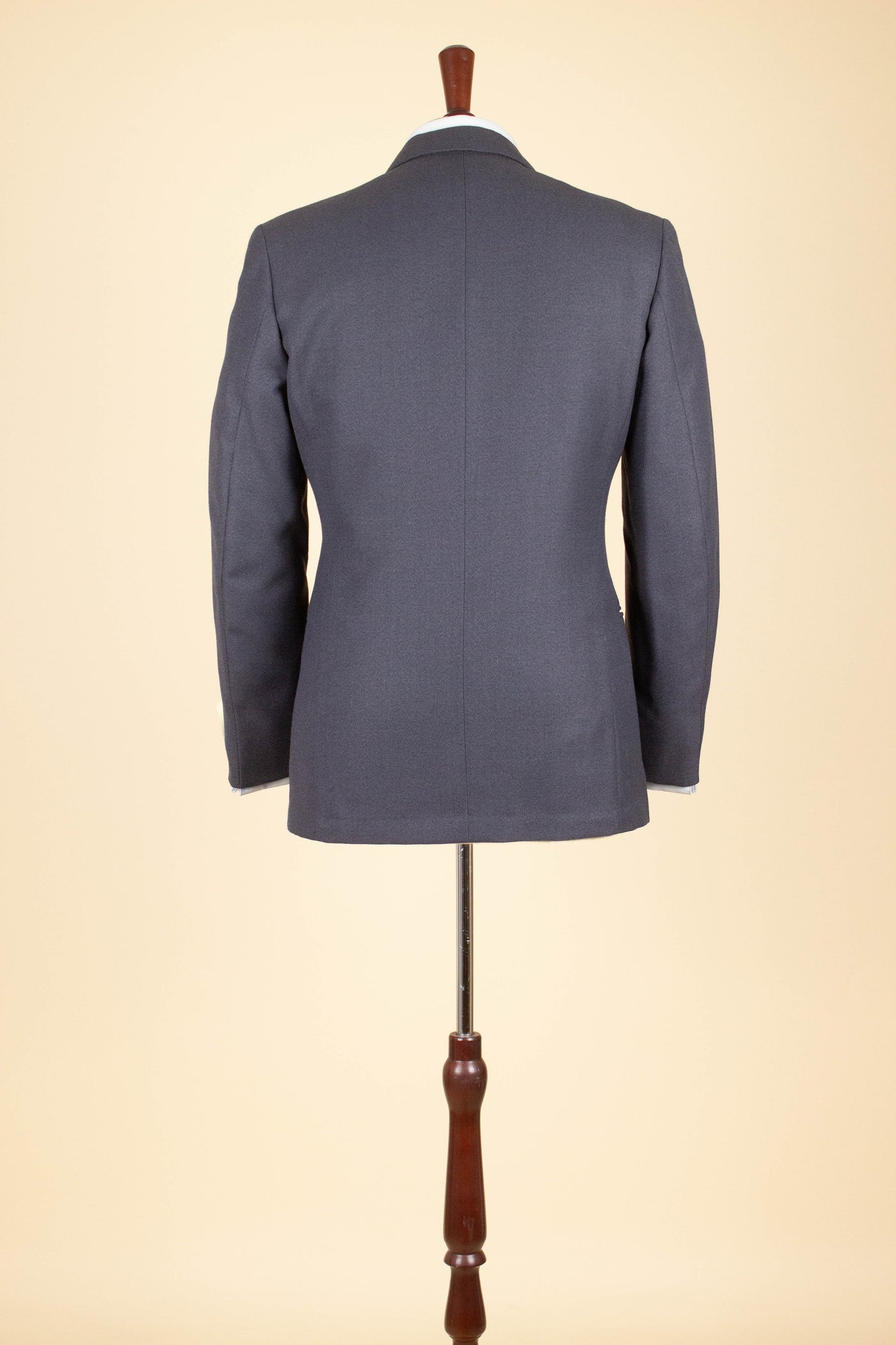 SWEDISH 1950S DEADSTOCK MID GREY TWO PIECE SINGLE BREASTED SUIT BY GULLMAN. SIZE CA EU 44