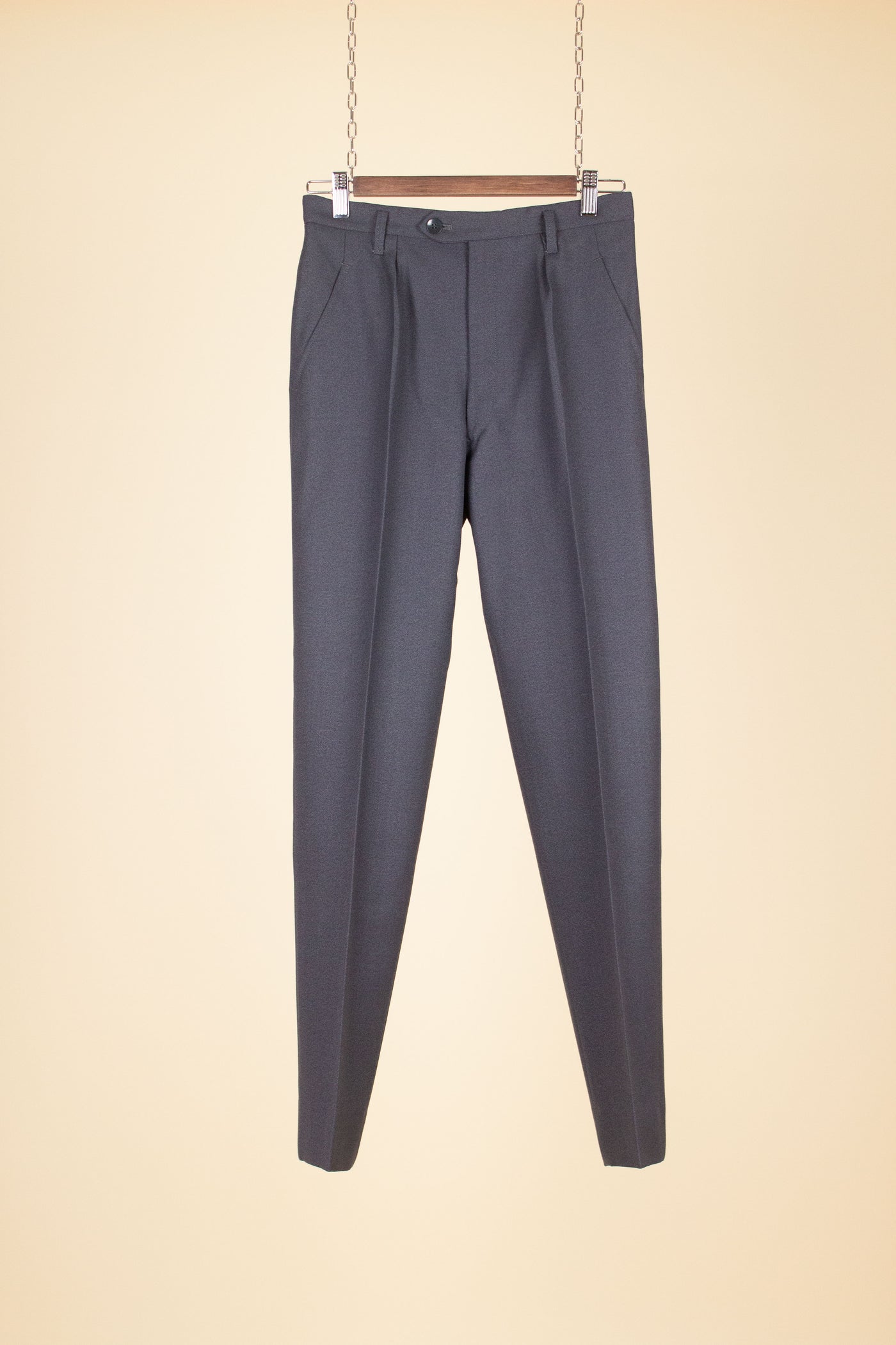 SWEDISH 1950S DEADSTOCK MID GREY TWO PIECE SINGLE BREASTED SUIT BY GULLMAN. SIZE CA EU 44