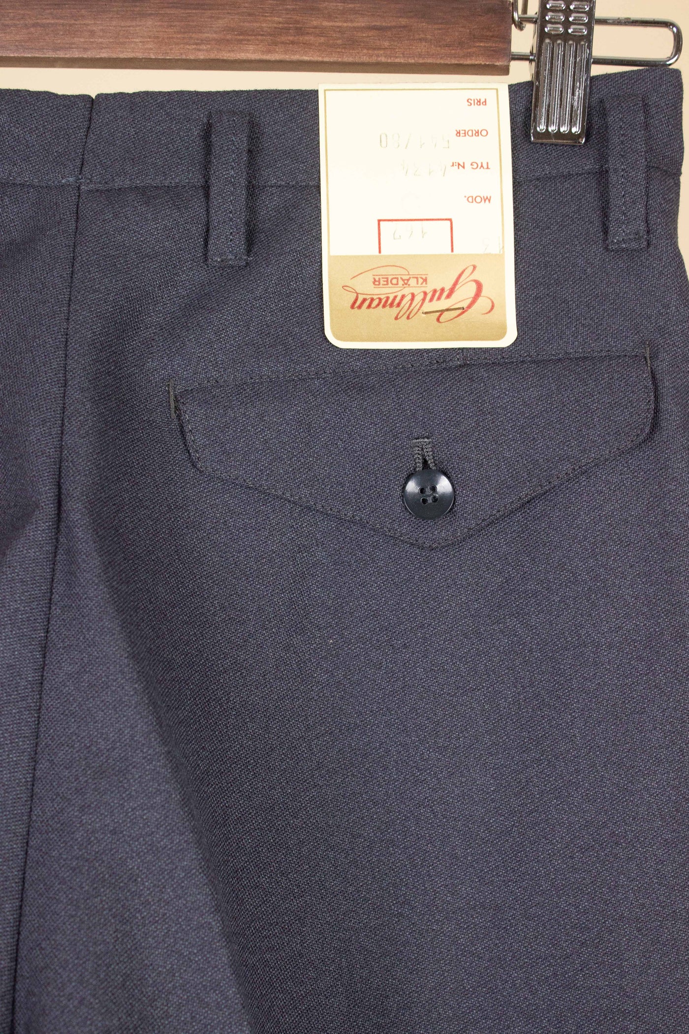 SWEDISH 1950S DEADSTOCK MID GREY TWO PIECE SINGLE BREASTED SUIT BY GULLMAN. SIZE CA EU 44