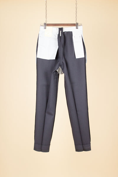 SWEDISH 1950S DEADSTOCK MID GREY TWO PIECE SINGLE BREASTED SUIT BY GULLMAN. SIZE CA EU 44