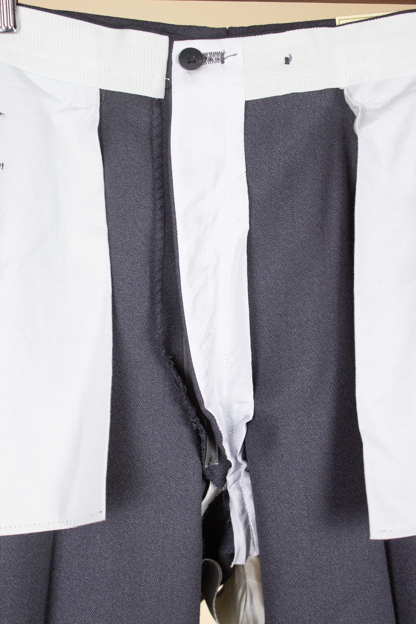 SWEDISH 1950S DEADSTOCK MID GREY TWO PIECE SINGLE BREASTED SUIT BY GULLMAN. SIZE CA EU 44