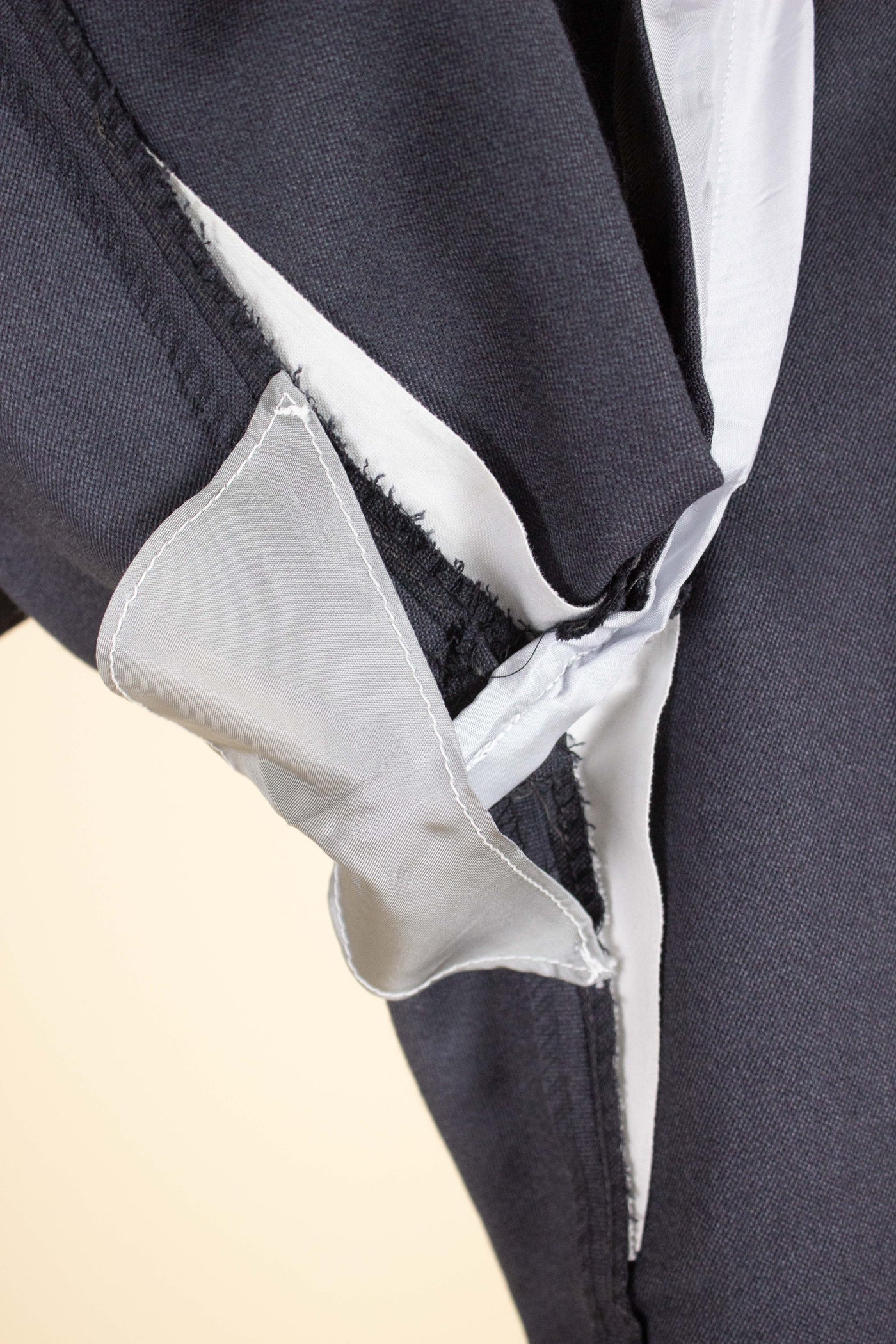 SWEDISH 1950S DEADSTOCK MID GREY TWO PIECE SINGLE BREASTED SUIT BY GULLMAN. SIZE CA EU 44