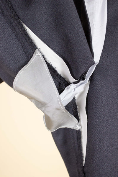 SWEDISH 1950S DEADSTOCK MID GREY TWO PIECE SINGLE BREASTED SUIT BY GULLMAN. SIZE CA EU 44
