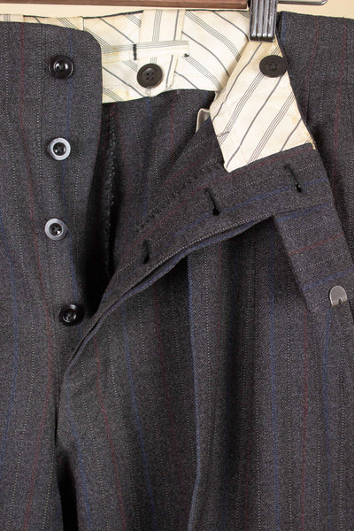 SWEDISH 1940S DARK GREY SINGLE BREASTED TWO PIECE SUIT, MAKER UNKNOWN. SIZE CA EU 48