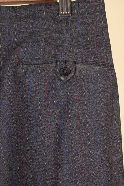 SWEDISH 1940S DARK GREY SINGLE BREASTED TWO PIECE SUIT, MAKER UNKNOWN. SIZE CA EU 48
