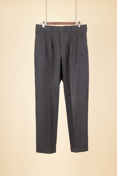 SWEDISH 1940S DARK GREY SINGLE BREASTED TWO PIECE SUIT, MAKER UNKNOWN. SIZE CA EU 48