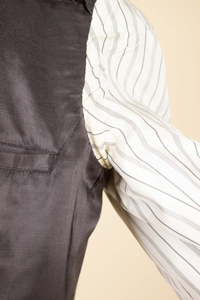 SWEDISH 1940S DARK GREY SINGLE BREASTED TWO PIECE SUIT, MAKER UNKNOWN. SIZE CA EU 48