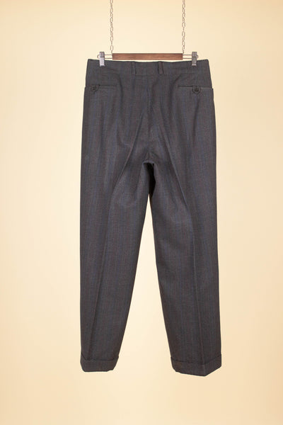 SWEDISH 1940S DARK GREY SINGLE BREASTED TWO PIECE SUIT, MAKER UNKNOWN. SIZE CA EU 48