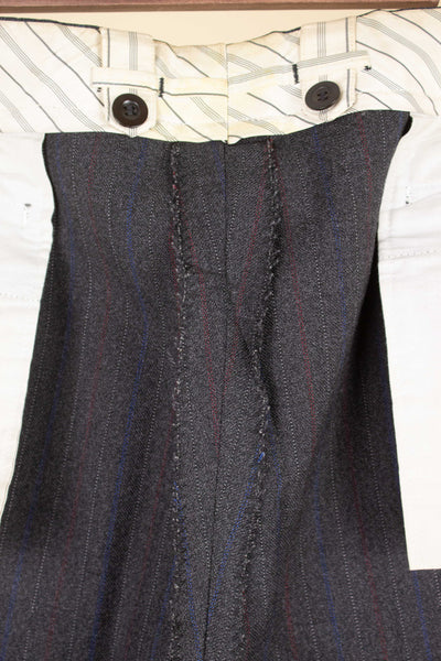 SWEDISH 1940S DARK GREY SINGLE BREASTED TWO PIECE SUIT, MAKER UNKNOWN. SIZE CA EU 48
