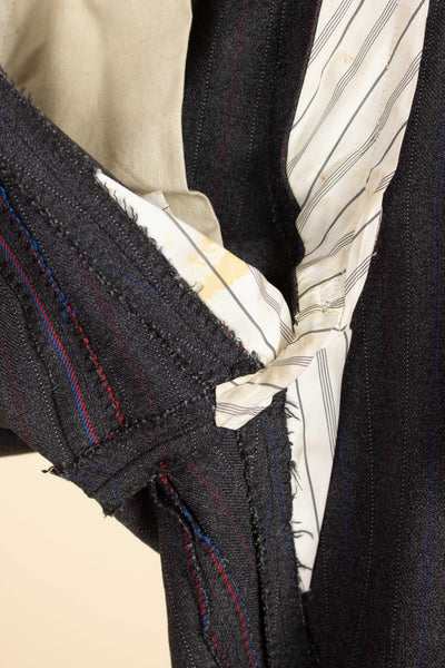 SWEDISH 1940S DARK GREY SINGLE BREASTED TWO PIECE SUIT, MAKER UNKNOWN. SIZE CA EU 48