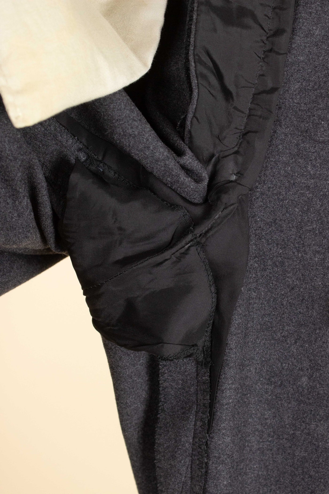 SWEDISH 1950S GREY HEAVYWEIGHT TWO PIECE SUIT BY WIDENGRENS. SIZE CA EU 52