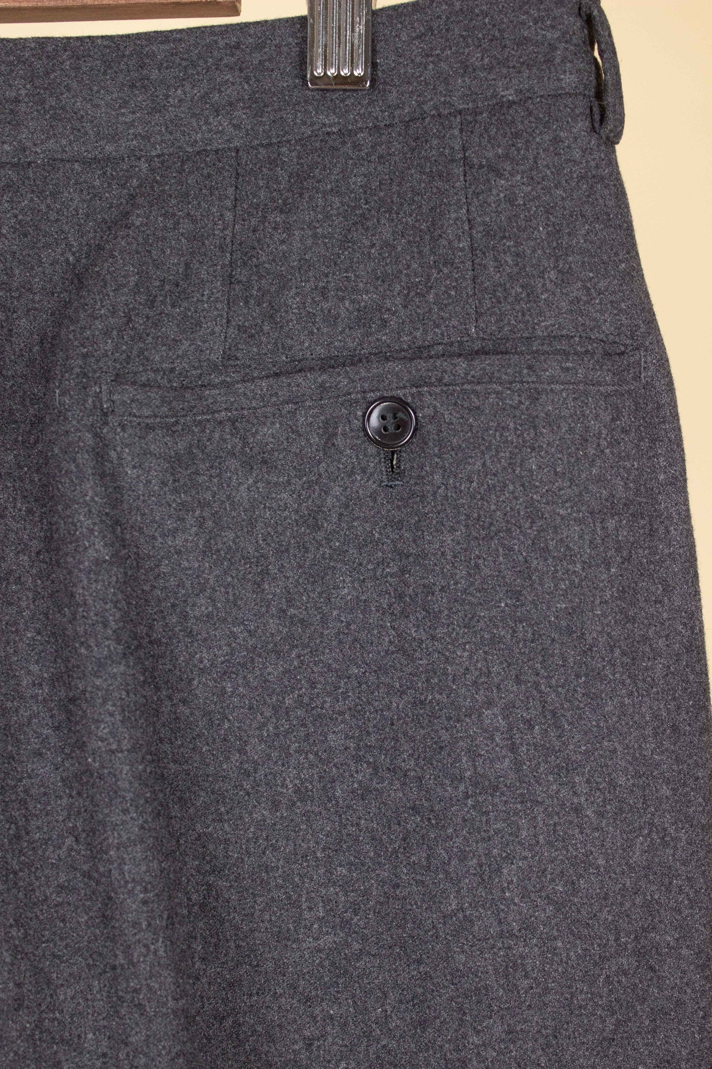 SWEDISH 1950S GREY HEAVYWEIGHT TWO PIECE SUIT BY WIDENGRENS. SIZE CA EU 52