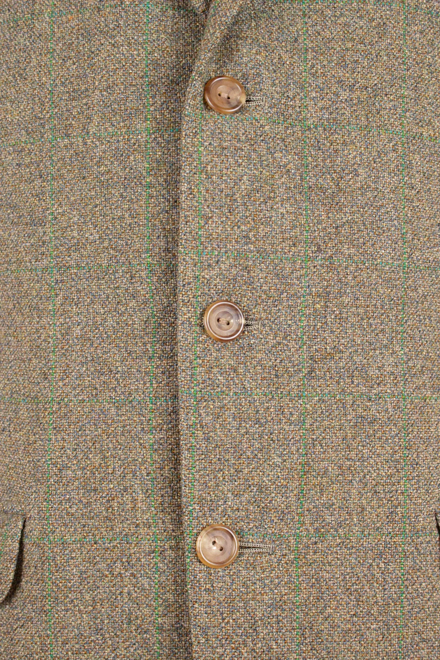 BRITISH 1967 BESPOKE BROWN AND GREEN CHECKERED THREE PIECE TWEED SUIT. SIZE CA EU 46