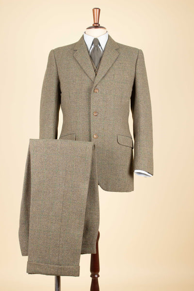 BRITISH 1967 BESPOKE BROWN AND GREEN CHECKERED THREE PIECE TWEED SUIT. SIZE CA EU 46