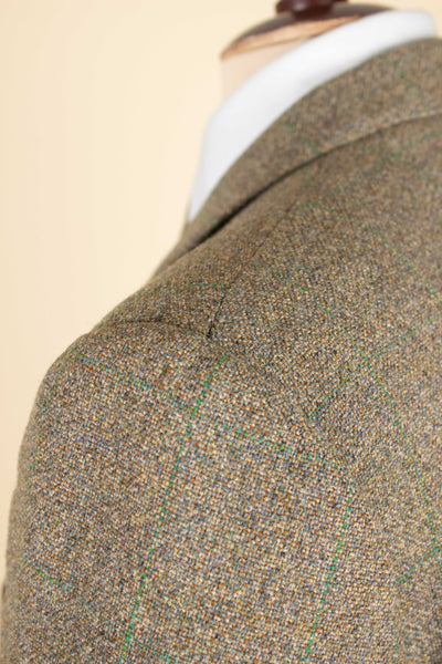 BRITISH 1967 BESPOKE BROWN AND GREEN CHECKERED THREE PIECE TWEED SUIT. SIZE CA EU 46