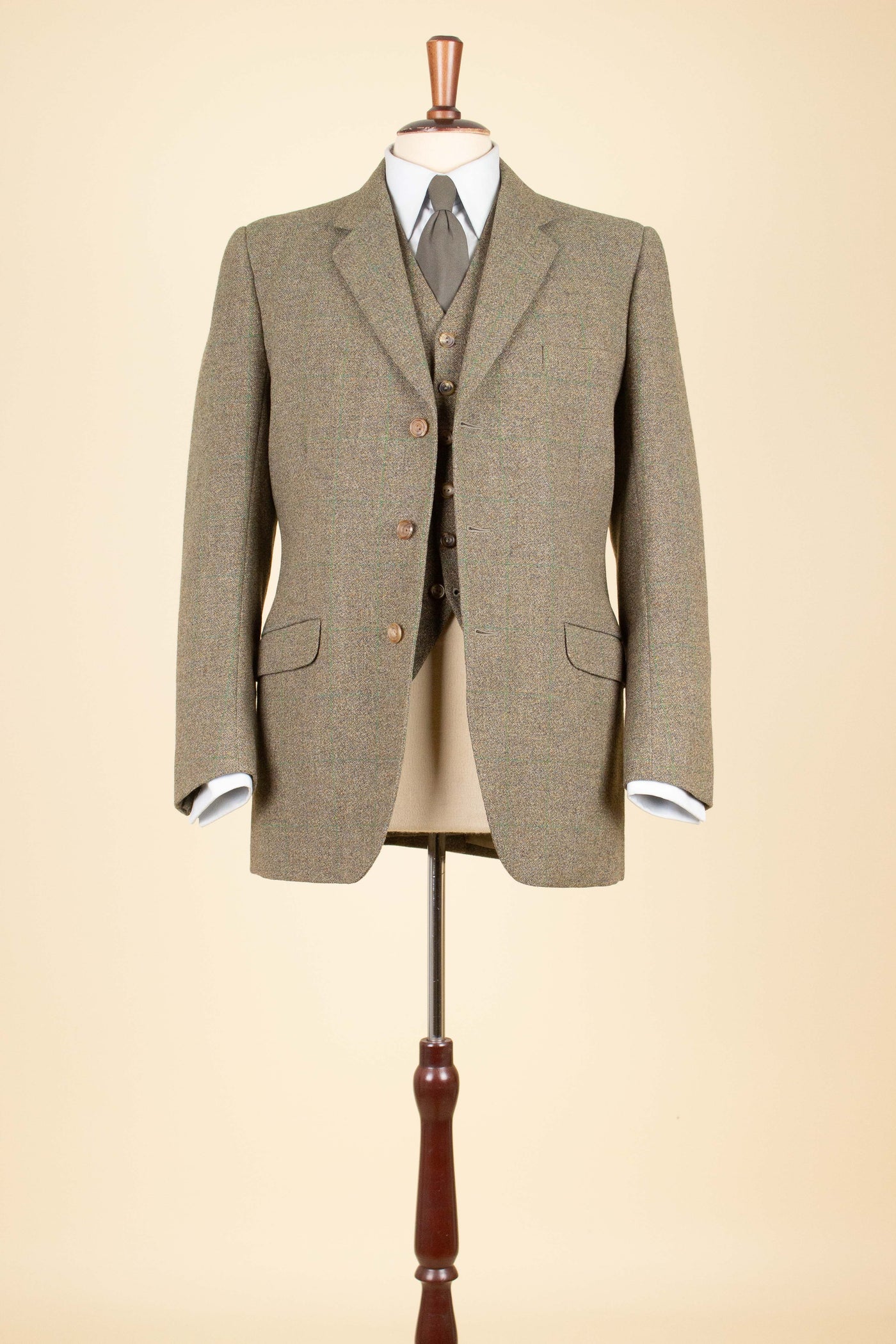 BRITISH 1967 BESPOKE BROWN AND GREEN CHECKERED THREE PIECE TWEED SUIT. SIZE CA EU 46