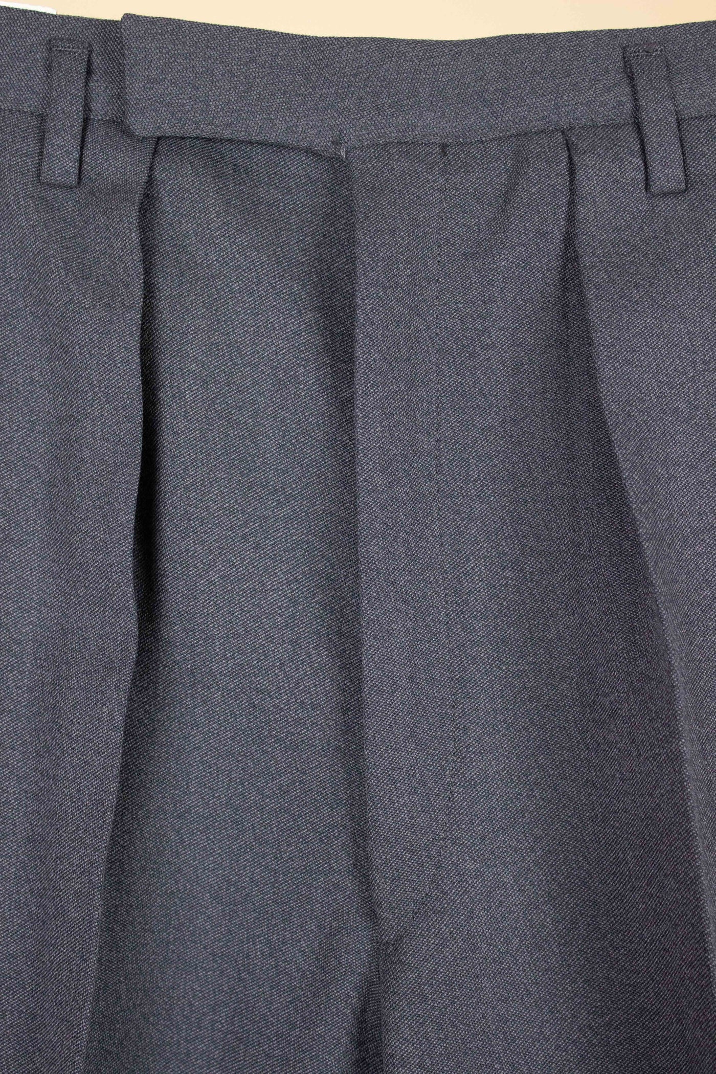 SWEDISH 1950S DEADSTOCK MID GREY TWO PIECE SUIT BY STRANDS. SIZE CA EU 44