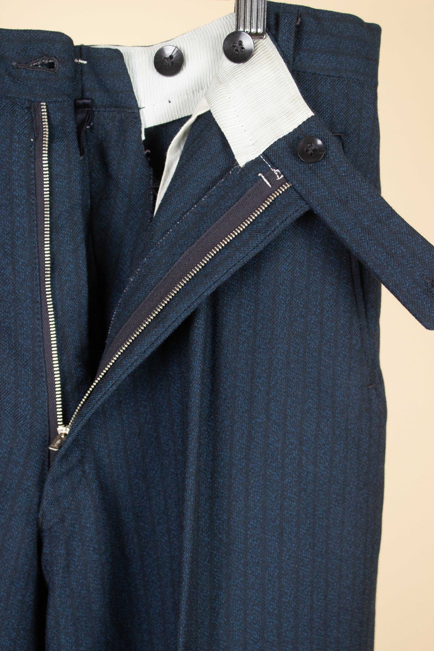 SWEDISH 1950S BLUE STRIPED DOUBLE BREASTED SUIT BY STILI. SIZE CA EU 50