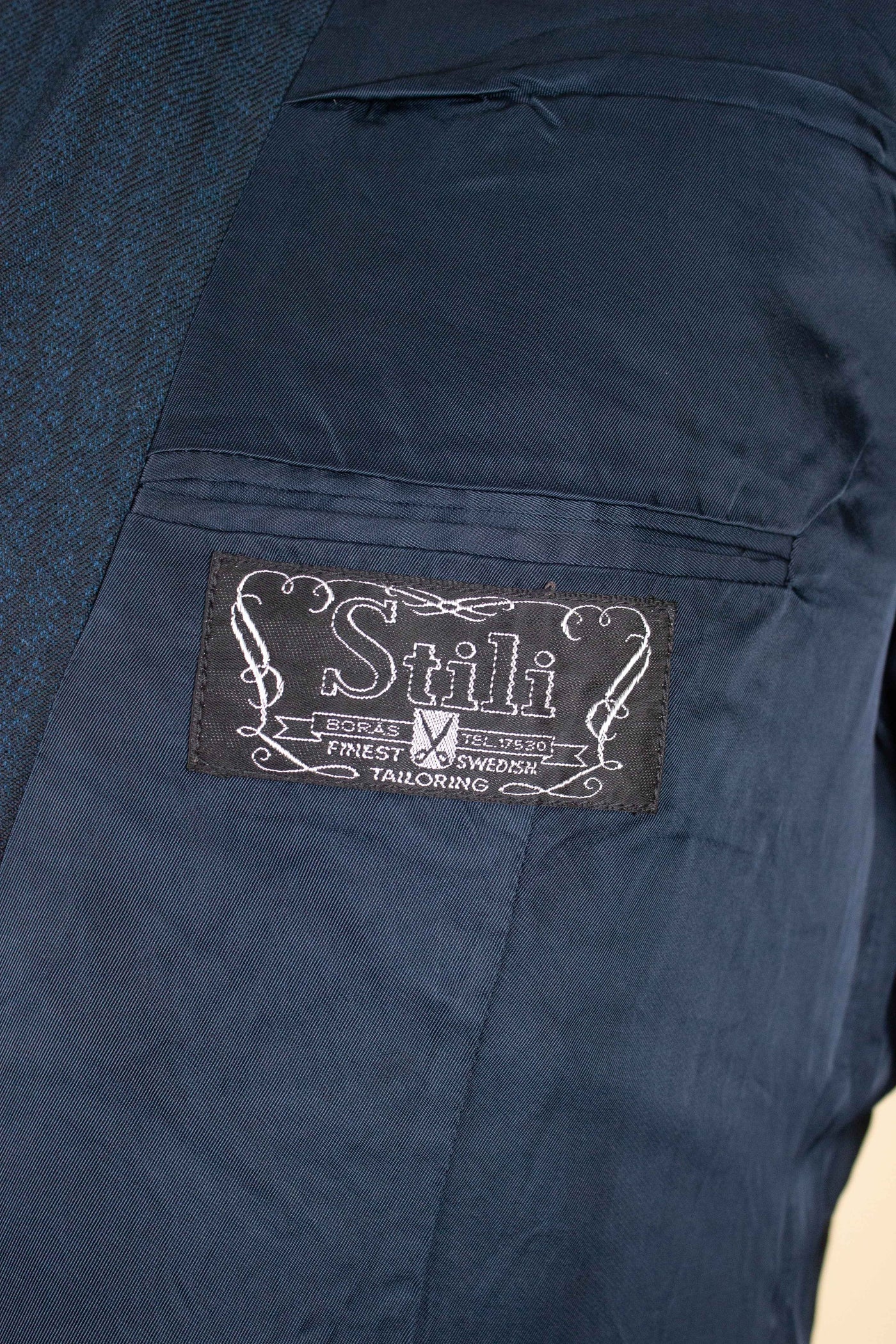 SWEDISH 1950S BLUE STRIPED DOUBLE BREASTED SUIT BY STILI. SIZE CA EU 50