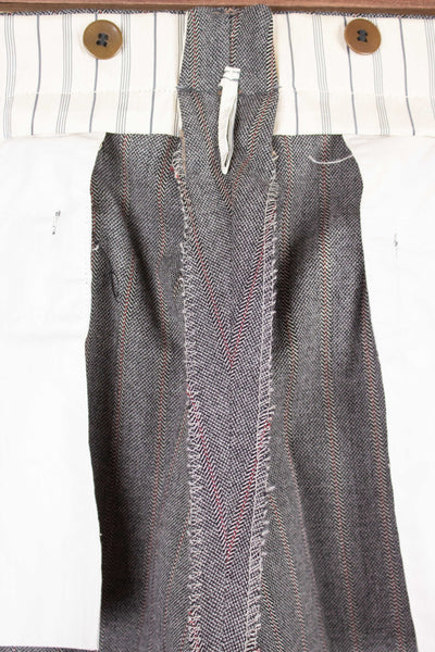 SWEDISH 1940S DEADSTOCK GREY THREE PIECE DOUBLE BREASTED SUIT BY ARS. SIZE CA EU 50