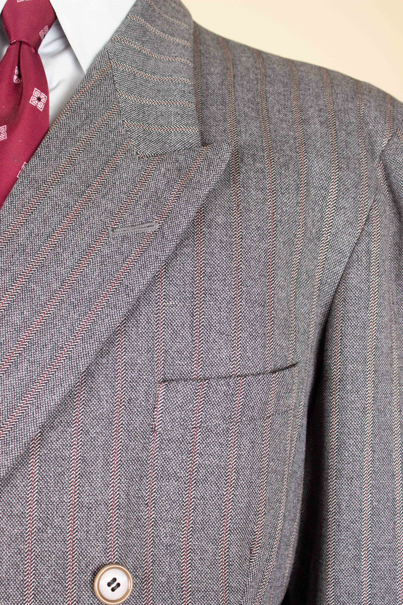 SWEDISH 1940S DEADSTOCK GREY THREE PIECE DOUBLE BREASTED SUIT BY ARS. SIZE CA EU 50