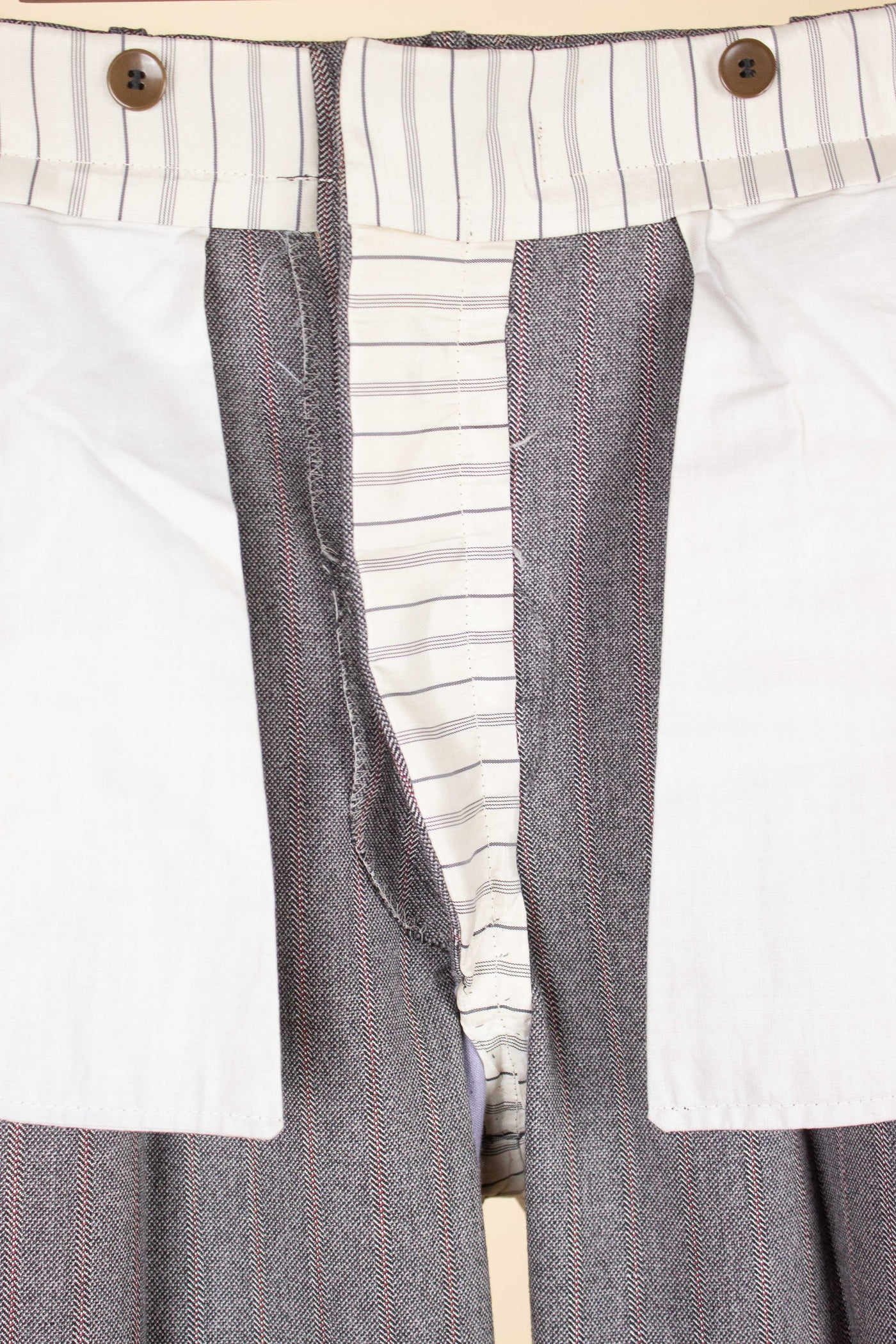 SWEDISH 1940S DEADSTOCK GREY THREE PIECE DOUBLE BREASTED SUIT BY ARS. SIZE CA EU 50