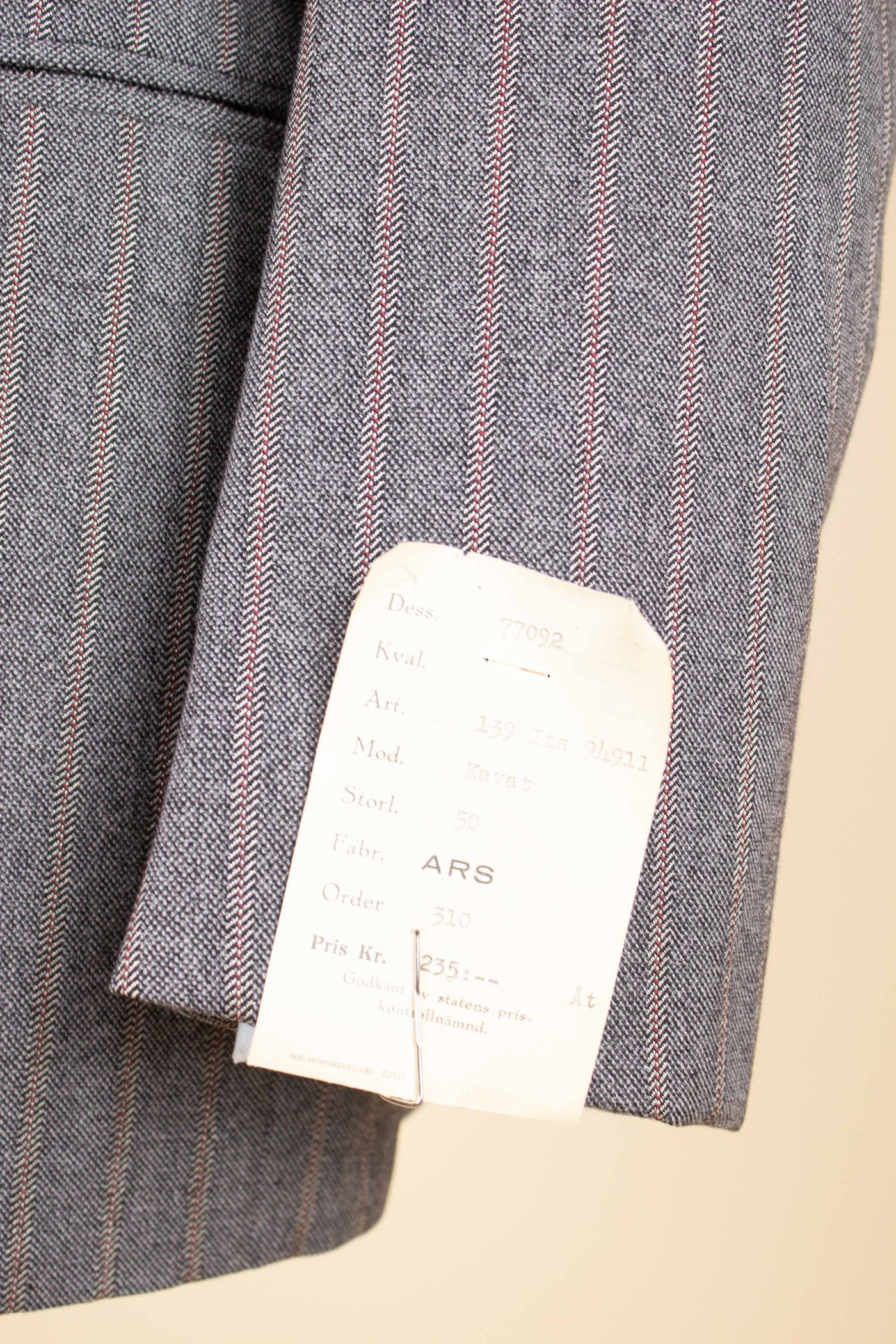 SWEDISH 1940S DEADSTOCK GREY THREE PIECE DOUBLE BREASTED SUIT BY ARS. SIZE CA EU 50