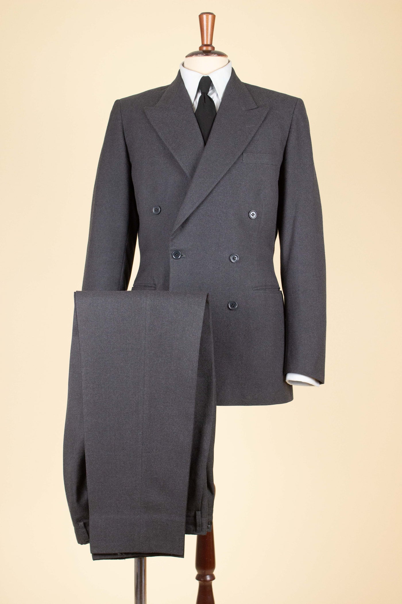 SWEDISH 1950S GREY DOUBLE BREASTED TWO PIECE SUIT BY UNKNOWN MAKER. SIZE CA EU 46