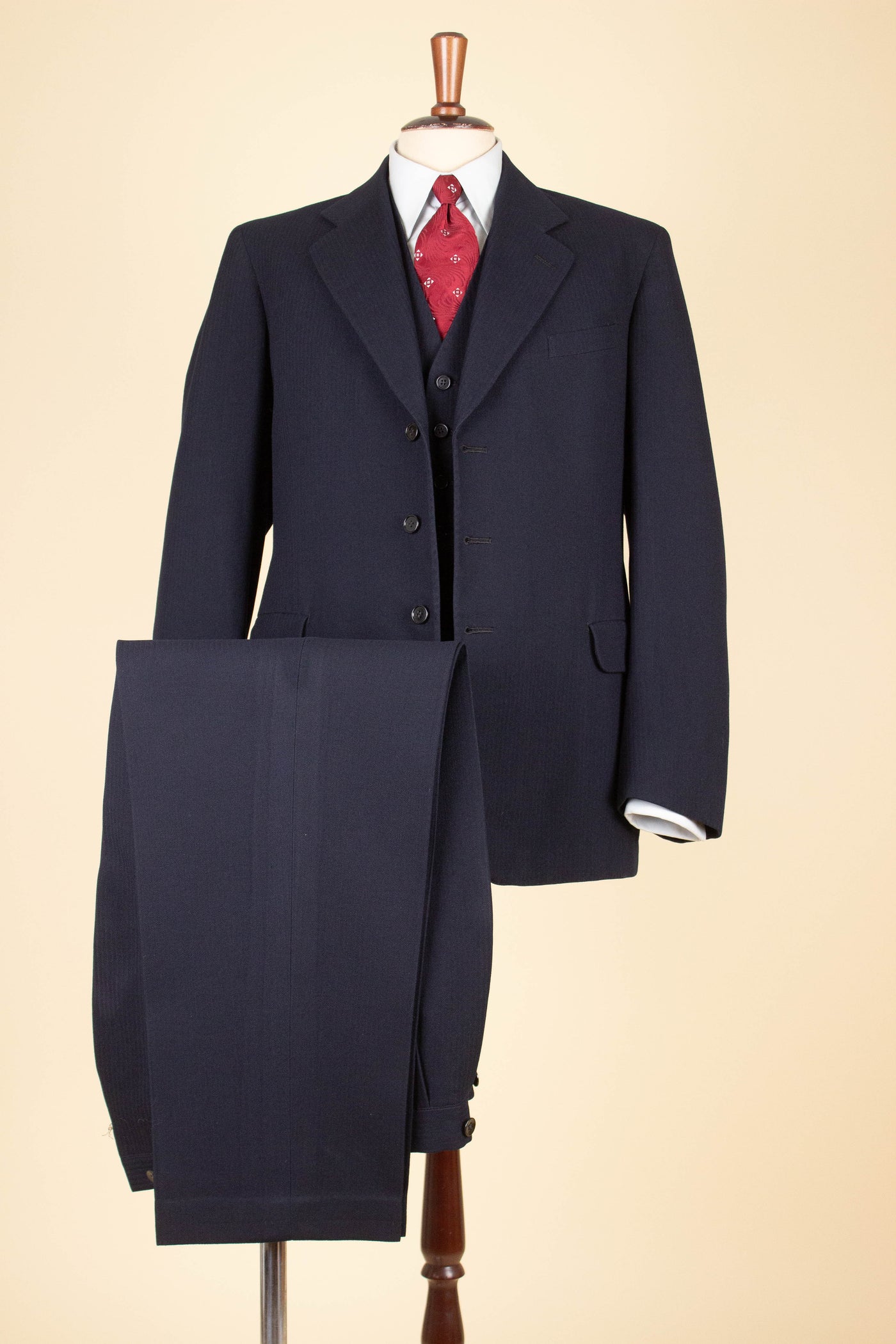 SWEDISH 1950 DARK BLUE THREE PIECE SINGLE BREASTED SUIT BY J.T. WIKSTRÖM. SIZE CA EU 50