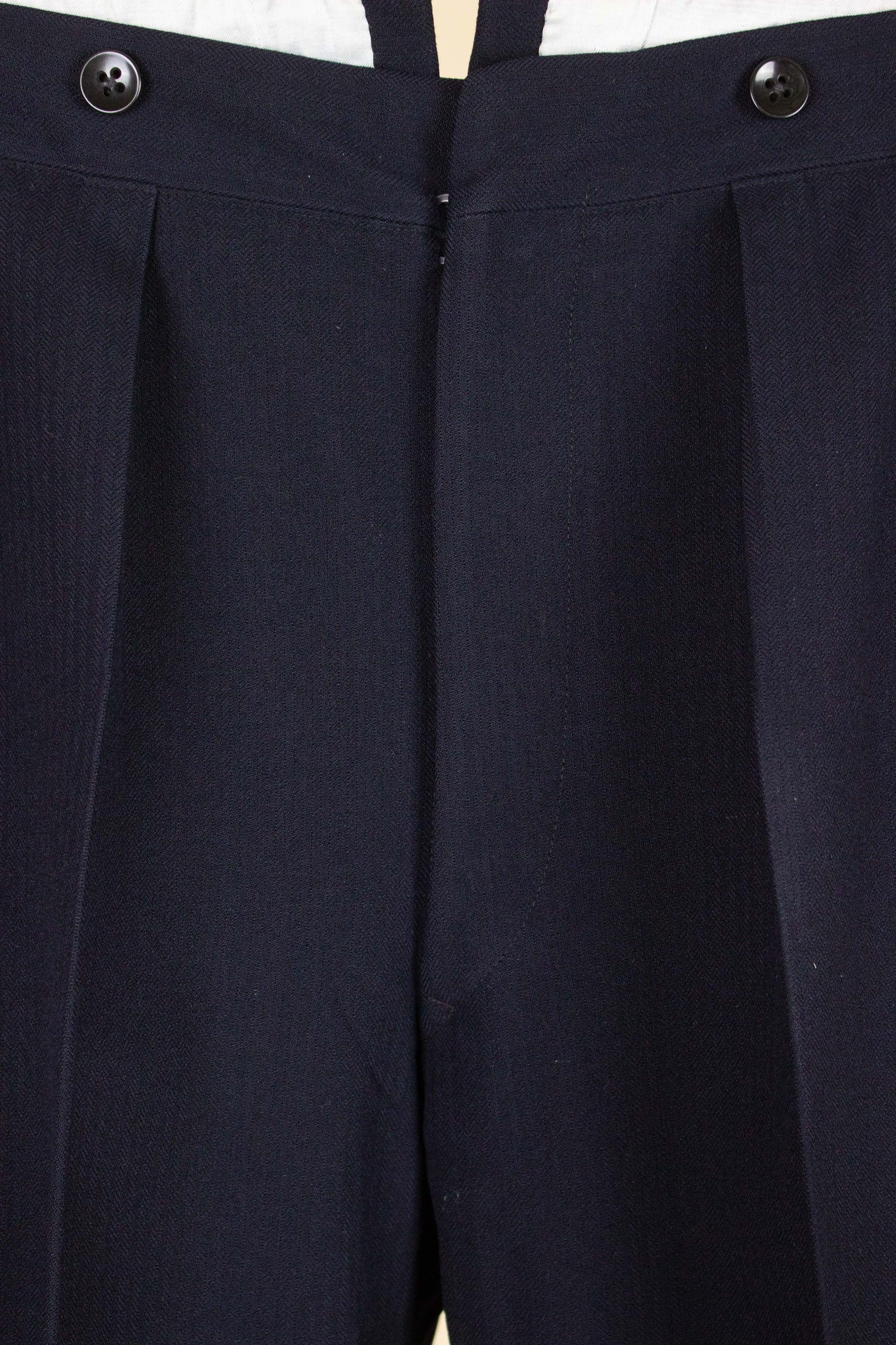 SWEDISH 1950 DARK BLUE THREE PIECE SINGLE BREASTED SUIT BY J.T. WIKSTRÖM. SIZE CA EU 50