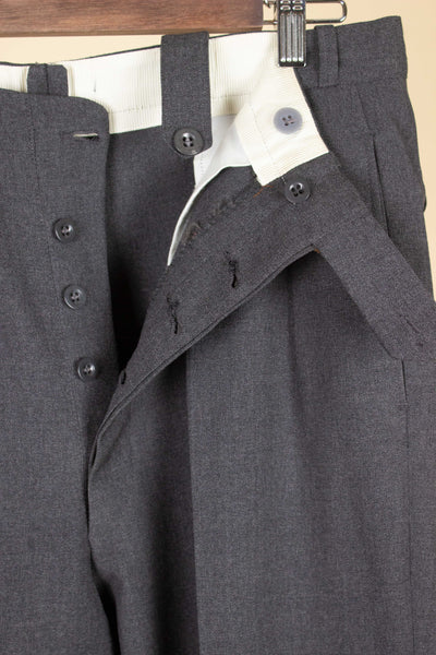 SWEDISH 1950S GREY TWO PIECE DOUBLE BREASTED SUIT BY MAGNI. SIZE CA EU 50