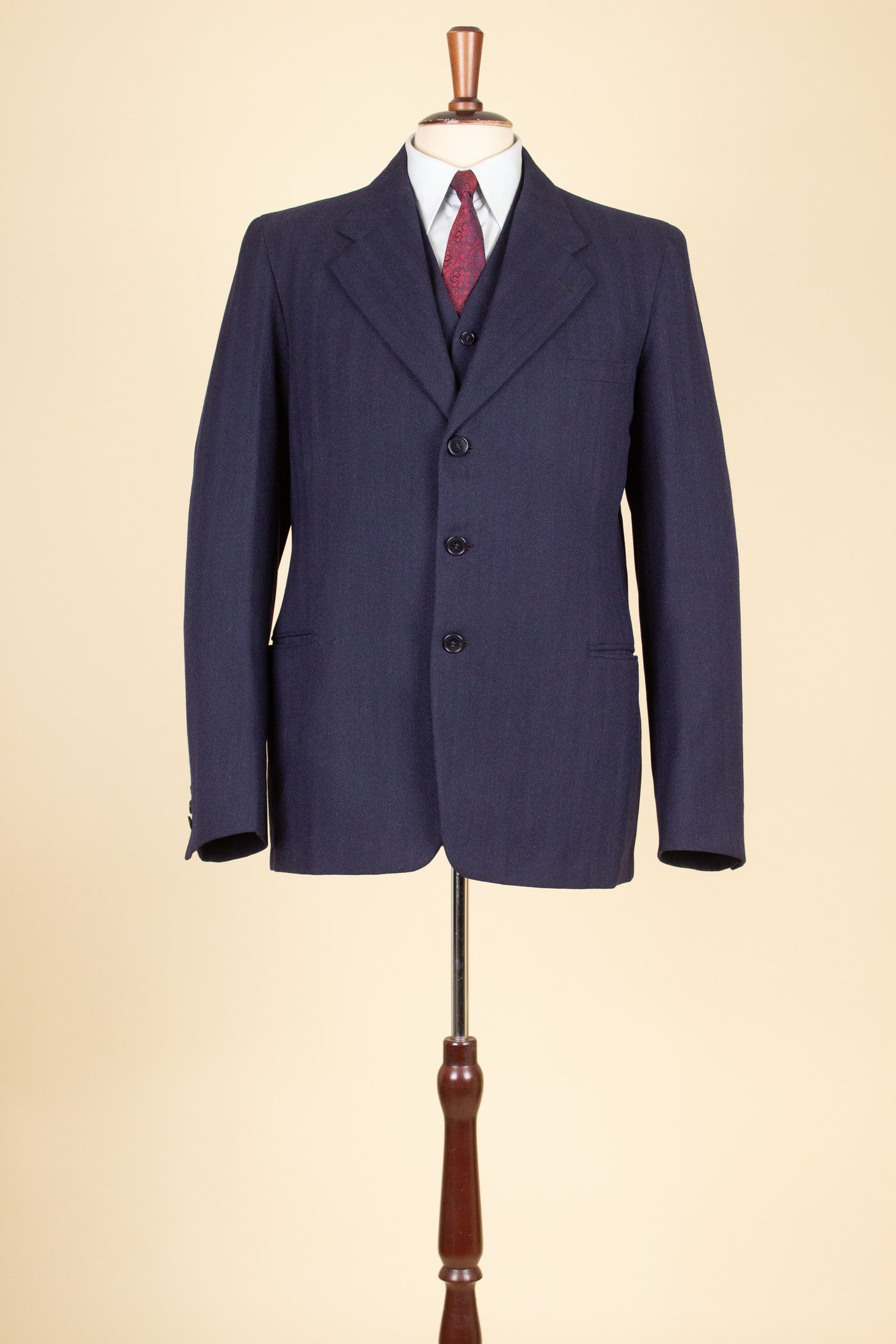 SWEDISH 1940S/1950S BLUE THREE PIECE BESPOKE SUIT BY STRÖMS. SIZE CA EU 50