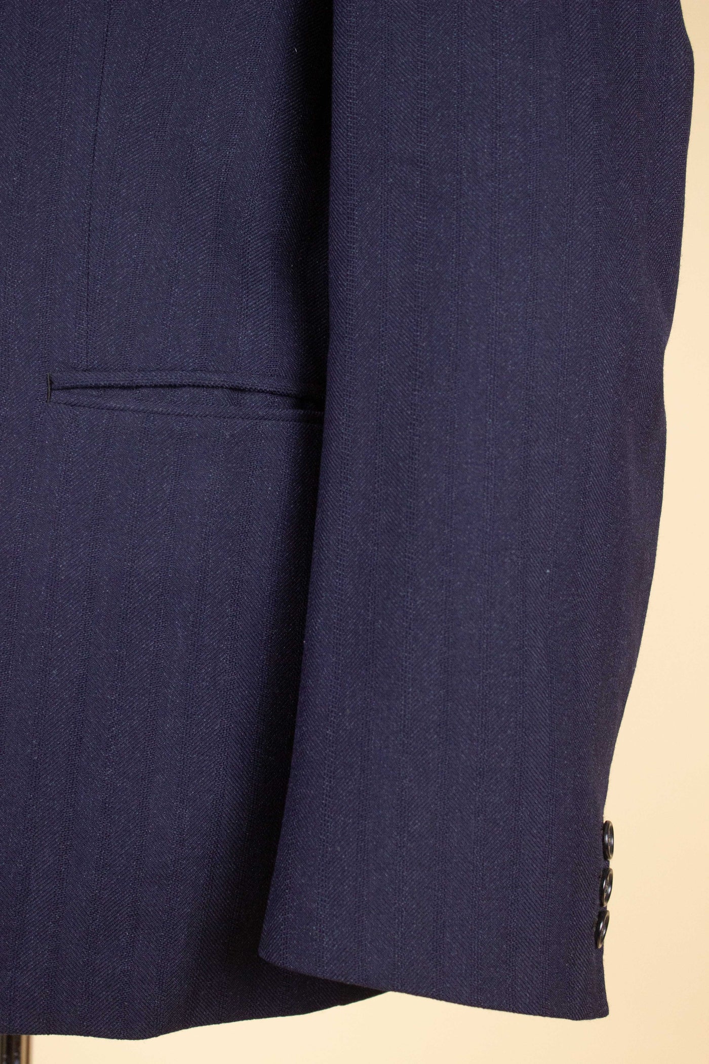 SWEDISH 1940S/1950S BLUE THREE PIECE BESPOKE SUIT BY STRÖMS. SIZE CA EU 50