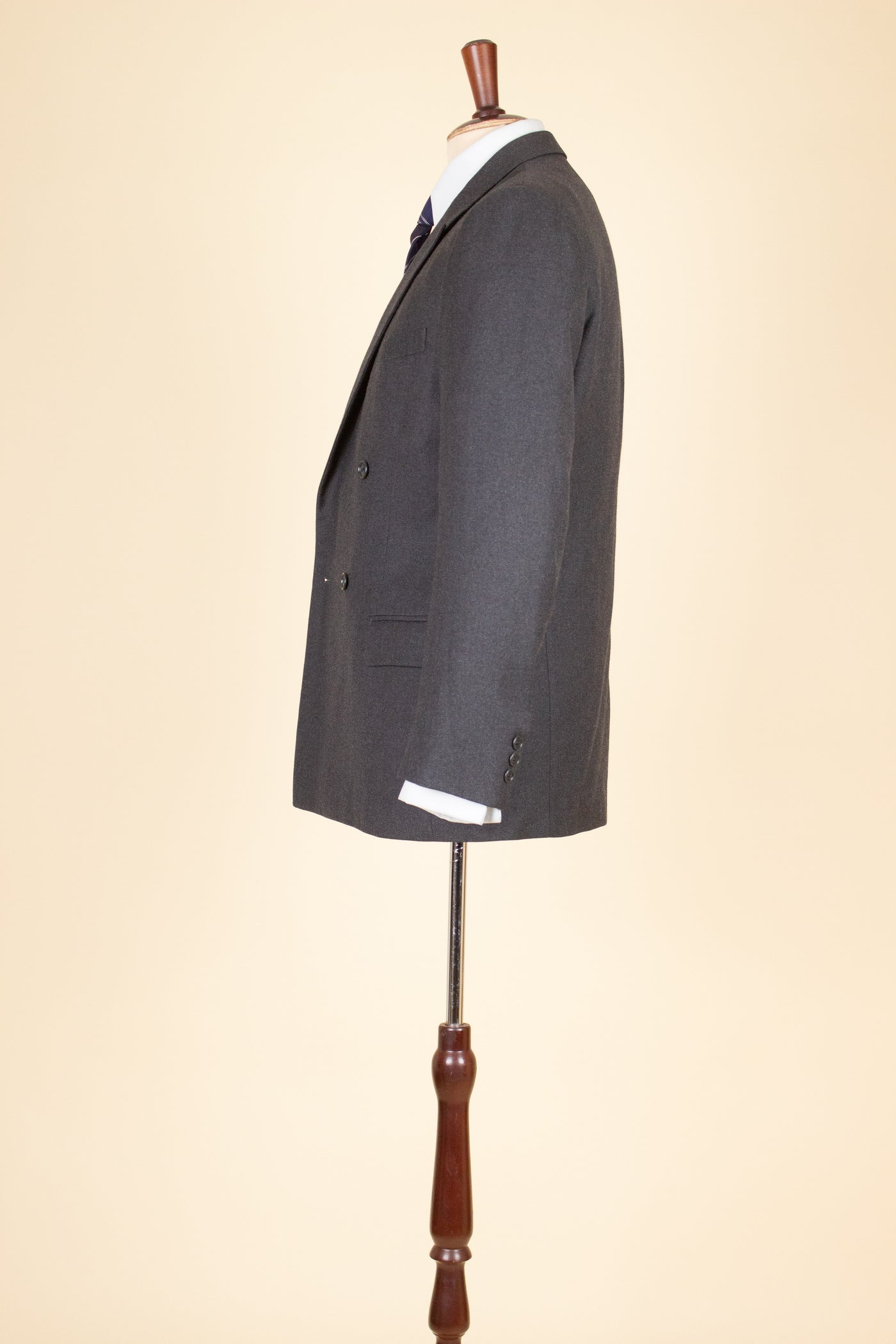 SWEDISH 1950S GREY DOUBLE BREASTED TWO PIECE SUIT BY WIDENGRENS. SIZE CA EU 44